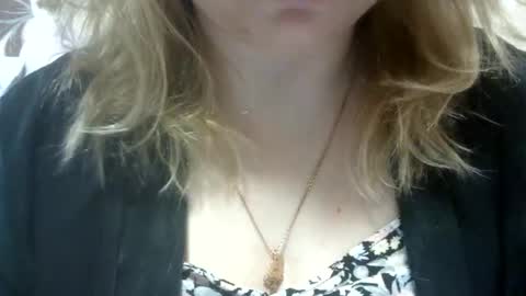 Snapshot of riveramaureen chatting on 7, 1, 2025 RiveraMaureen online show from 7, 1, 2025