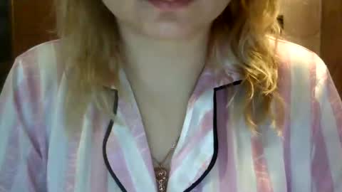 Snapshot of riveramaureen chatting on 10, 1, 2025 RiveraMaureen online show from 10, 1, 2025