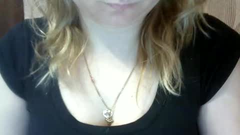 Snapshot of riveramaureen chatting on 15, 2, 2025 RiveraMaureen online show from 15, 2, 2025