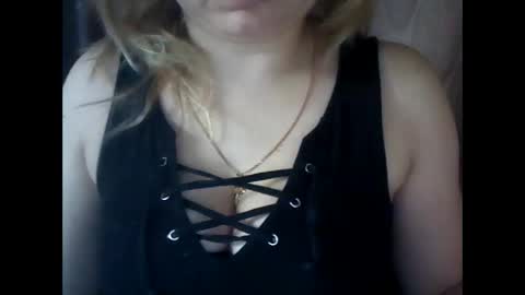 Snapshot of riveramaureen chatting on 17, 2, 2025 RiveraMaureen online show from 17, 2, 2025