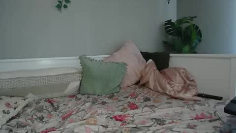 Snapshot of riverluxe chatting on 4, 3, 2026 River online show from 4, 3, 2026