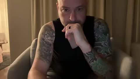 Snapshot of roadking1122 chatting on 23, 5, 2026 roadking1122 online show from 23, 5, 2026