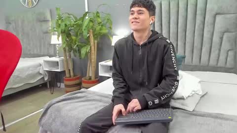 Roan Birkin online show from 6, 2, 2025