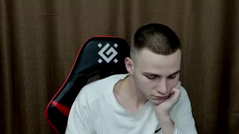 robert10211 online show from 28, 12, 2024