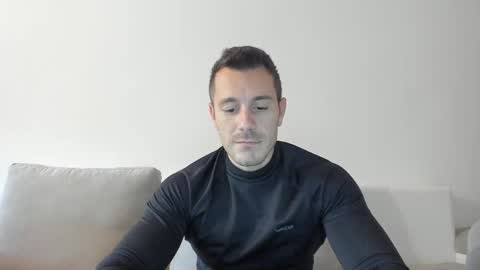 Snapshot of roberto4ever chatting on 31, 10, 2025 roberto4ever online show from 31, 10, 2025