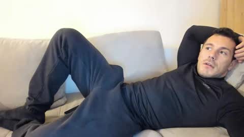 Snapshot of roberto4ever chatting on 4, 11, 2025 roberto4ever online show from 4, 11, 2025