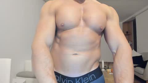 Snapshot of roberto4ever chatting on 17, 11, 2025 roberto4ever online show from 17, 11, 2025