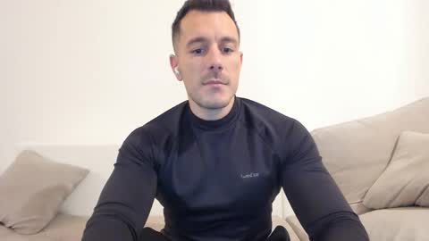 Snapshot of roberto4ever chatting on 27, 11, 2025 roberto4ever online show from 27, 11, 2025