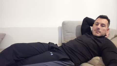 Snapshot of roberto4ever chatting on 28, 11, 2025 roberto4ever online show from 28, 11, 2025