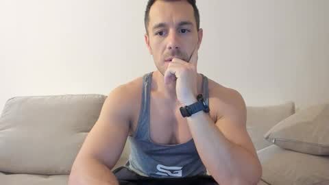 Snapshot of roberto4ever chatting on 5, 12, 2025 roberto4ever online show from 5, 12, 2025