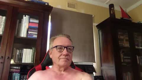 Snapshot of roberttherabbit chatting on 7, 12, 2024 RobertTheRabbit online show from 7, 12, 2024