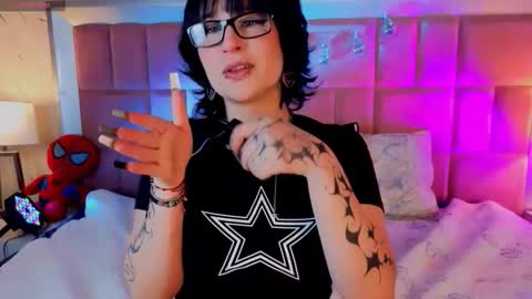 Snapshot of robinbennett chatting on 15, 4, 2026 robin D online show from 15, 4, 2026