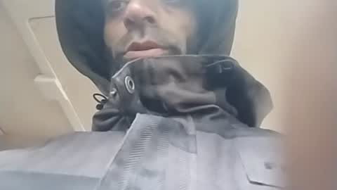 Snapshot of robincom23 chatting on 6, 3, 2026 R online show from 6, 3, 2026