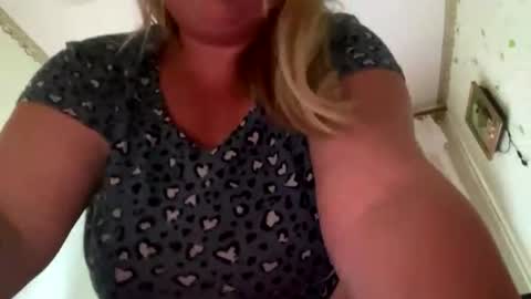 Snapshot of robyn_lea chatting on 25, 7, 2026 Robyn Lea online show from 25, 7, 2026