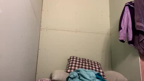 Snapshot of rockeylo99 chatting on 17, 12, 2025 rockeylo99 online show from 17, 12, 2025