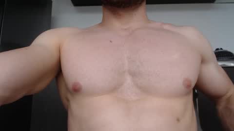 Snapshot of rocky_muscle chatting on 19, 11, 2025 rocky muscle online show from 19, 11, 2025