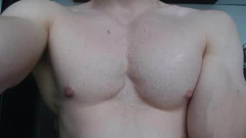 Snapshot of rocky_muscle chatting on 20, 11, 2025 rocky muscle online show from 20, 11, 2025