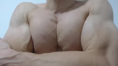 Snapshot of rocky_muscle chatting on 1, 4, 2026 rocky muscle online show from 1, 4, 2026