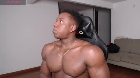 Snapshot of rogger_physique chatting on 2, 2, 2025 Rogger online show from 2, 2, 2025