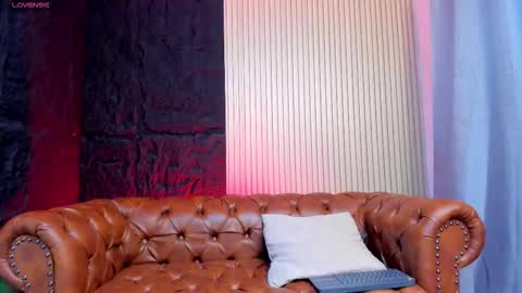 Snapshot of rogger_physique chatting on 7, 11, 2025 Rogger online show from 7, 11, 2025