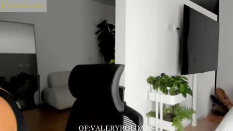 Valery Roldans online show from 31, 10, 2025