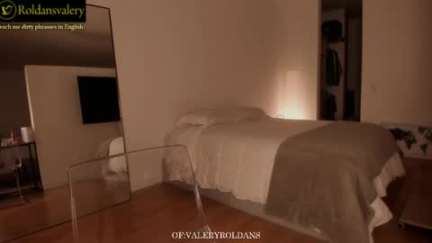 Snapshot of roldansvalery chatting on 23, 4, 2026 Valery Roldans online show from 23, 4, 2026