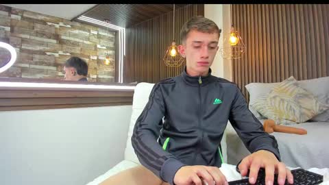 Snapshot of rolito18_ chatting on 23, 2, 2025 twink juli online show from 23, 2, 2025