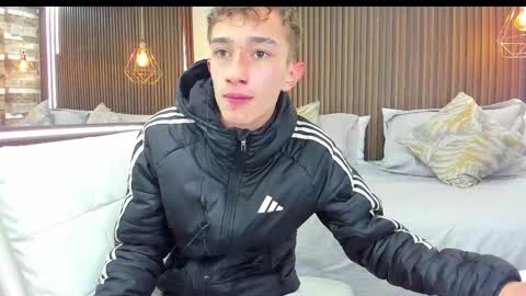 Snapshot of rolito18_ chatting on 6, 3, 2025 twink juli online show from 6, 3, 2025