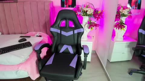 Snapshot of rolyloren chatting on 4, 12, 2024 Marcela online show from 4, 12, 2024