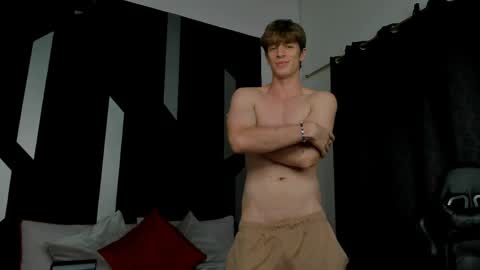 Snapshot of romeo_ricci1 chatting on 15, 4, 2026 Romeo Ricci online show from 15, 4, 2026