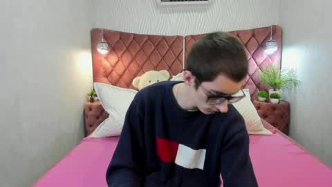 Snapshot of ronbevs chatting on 9, 4, 2026 ronbevs online show from 9, 4, 2026