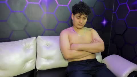 Snapshot of room_kitty chatting on 9, 2, 2025 MIA AND PAUL online show from 9, 2, 2025