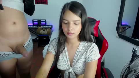 Snapshot of room_kitty chatting on 31, 10, 2025 MIA AND PAUL online show from 31, 10, 2025