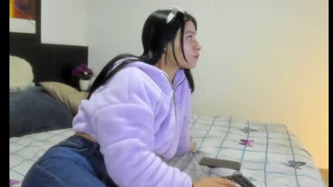 Snapshot of rosalia_santos chatting on 6, 4, 2026 rosalia_santos online show from 6, 4, 2026