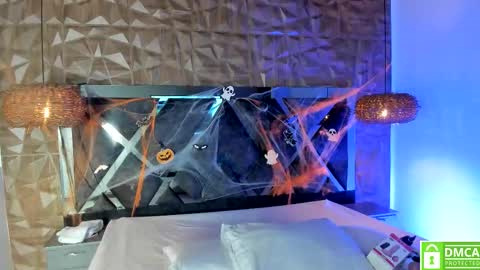 Snapshot of rose_evans__ chatting on 4, 11, 2025 Rose online show from 4, 11, 2025