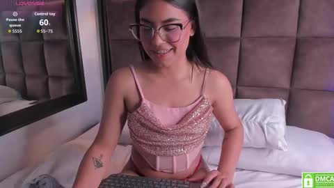 Snapshot of rose_evans__ chatting on 8, 11, 2025 Rose online show from 8, 11, 2025