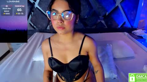 Snapshot of rose_evans__ chatting on 4, 12, 2025 Rose online show from 4, 12, 2025