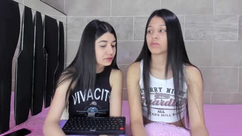 Snapshot of roseandmiah chatting on 4, 1, 2025 Rose y Miah online show from 4, 1, 2025