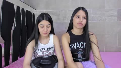Snapshot of roseandmiah chatting on 8, 3, 2025 Rose y Miah online show from 8, 3, 2025