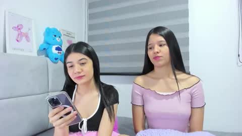 Snapshot of roseandmiah chatting on 26, 9, 2025 Rose y Miah online show from 26, 9, 2025