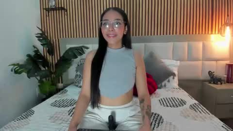 roseaurora online show from 5, 12, 2025