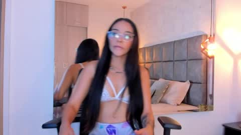 roseaurora online show from 14, 4, 2026