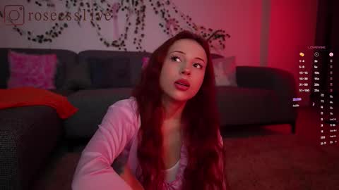 Snapshot of roseess_ chatting on 8, 11, 2025 roseess_ online show from 8, 11, 2025