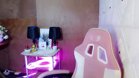 Snapshot of rosella_xx chatting on 4, 10, 2025 TONETH online show from 4, 10, 2025