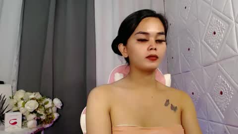 Snapshot of rosella_xx chatting on 13, 10, 2025 TONETH online show from 13, 10, 2025