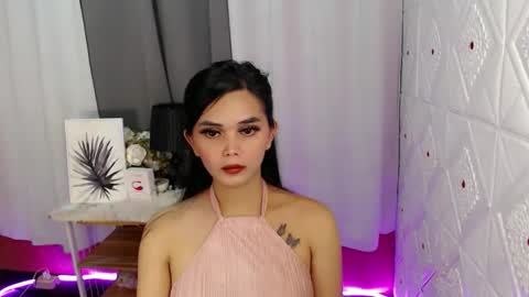 Snapshot of rosella_xx chatting on 27, 10, 2025 TONETH online show from 27, 10, 2025