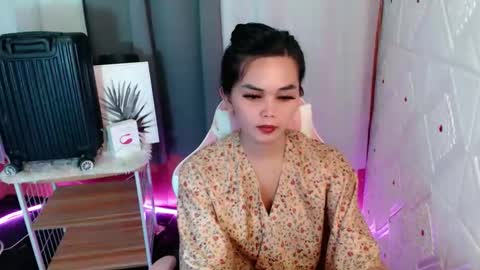 Snapshot of rosella_xx chatting on 28, 10, 2025 TONETH online show from 28, 10, 2025