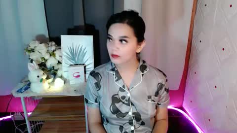 Snapshot of rosella_xx chatting on 4, 11, 2025 TONETH online show from 4, 11, 2025