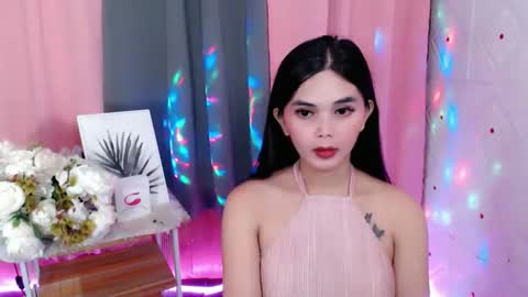 Snapshot of rosella_xx chatting on 22, 11, 2025 TONETH online show from 22, 11, 2025