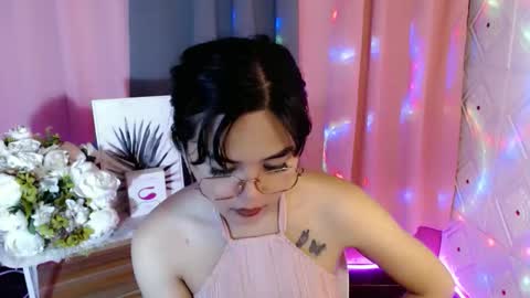 Snapshot of rosella_xx chatting on 4, 12, 2025 TONETH online show from 4, 12, 2025